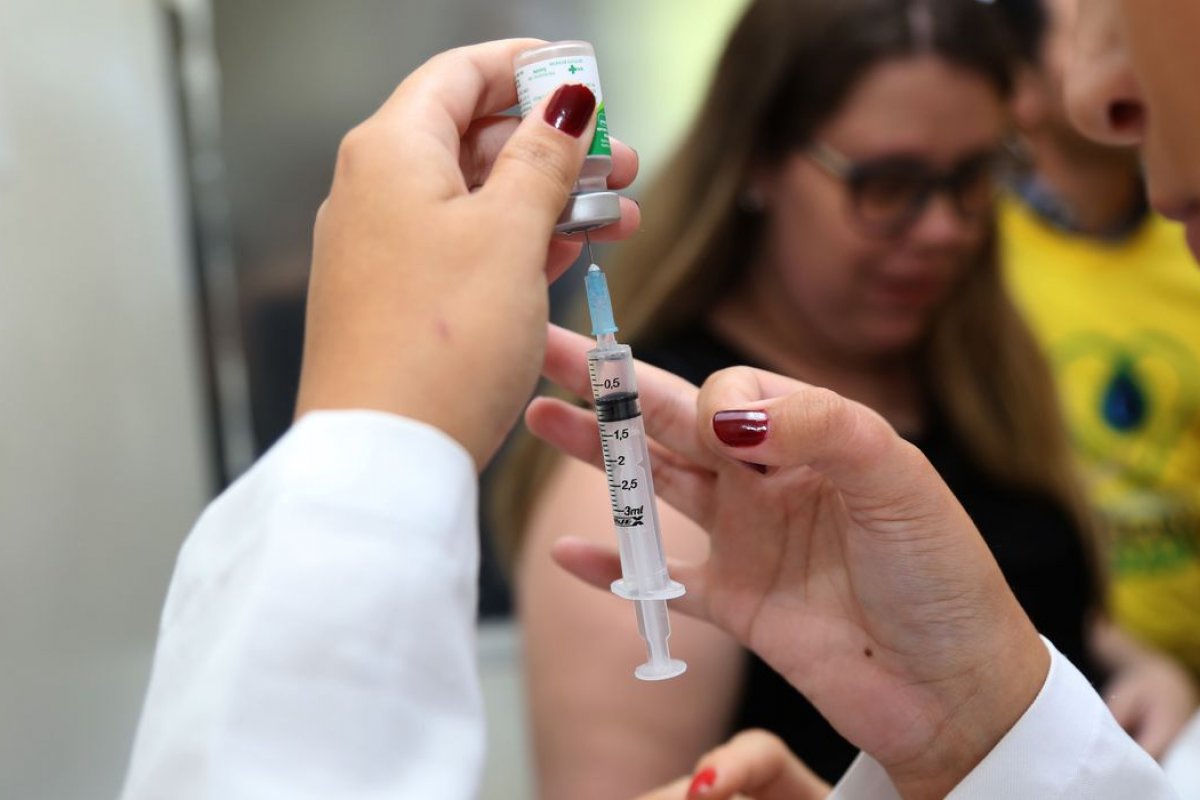 [Holanda inicia vacinação contra Covid-19 nesta quarta-feira (6)]