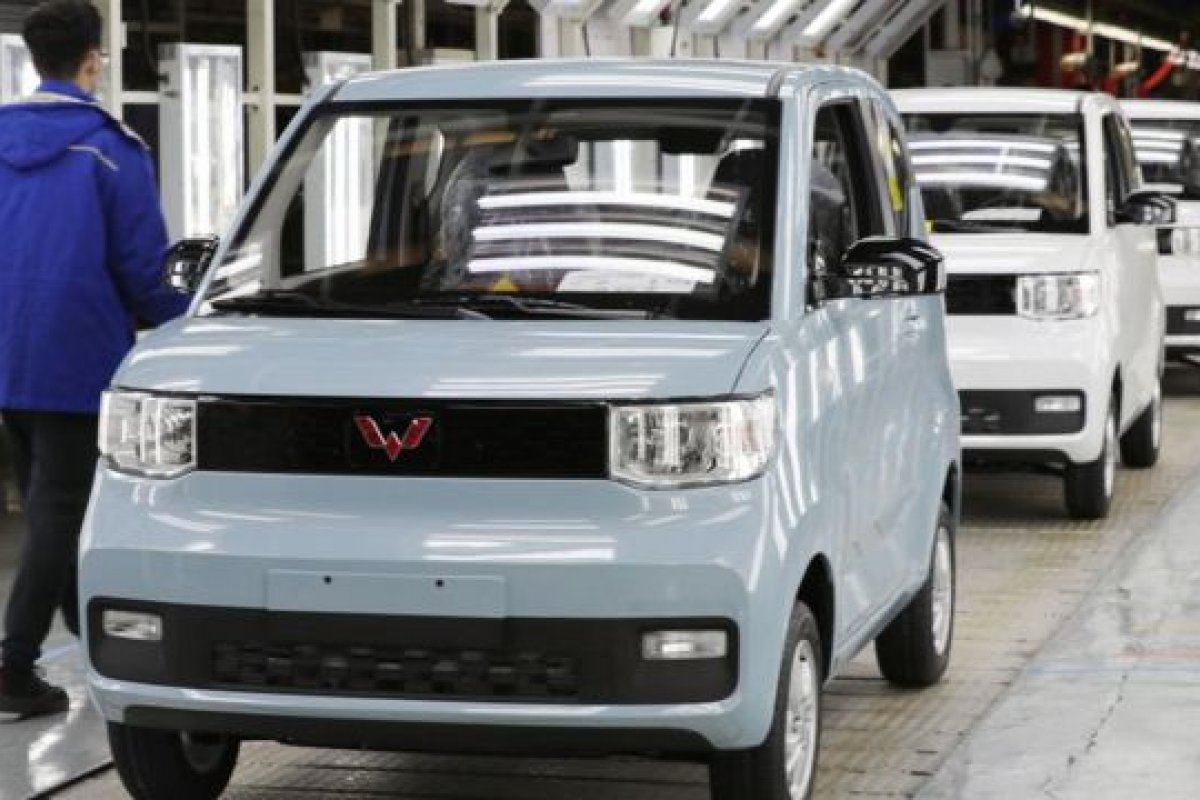 [China anuncia corte de 30% nos subsídios para carros elétricos em 2022]