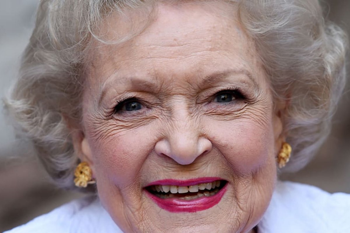 [Morre Betty White aos 99 anos, atriz e comediante norte-americana]