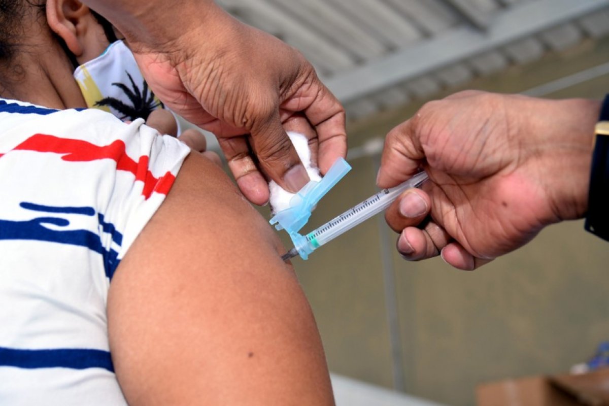 [Covid-19: mais de 2 milhões de pessoas já foram vacinadas com 2ª dose em Salvador]