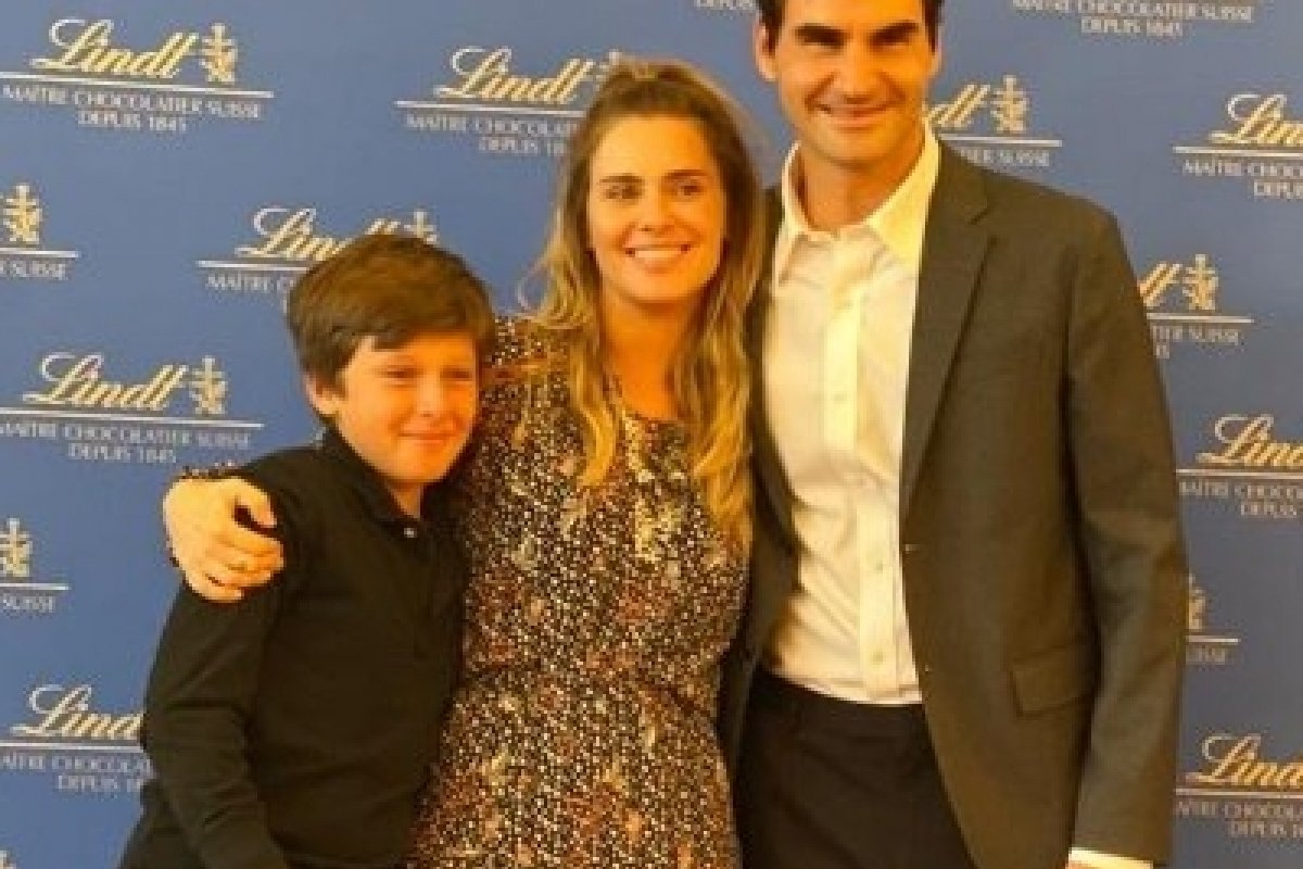 [Carol Dieckmann realiza sonho do filho de conhecer seu ídolo: o tenista Roger Federer]