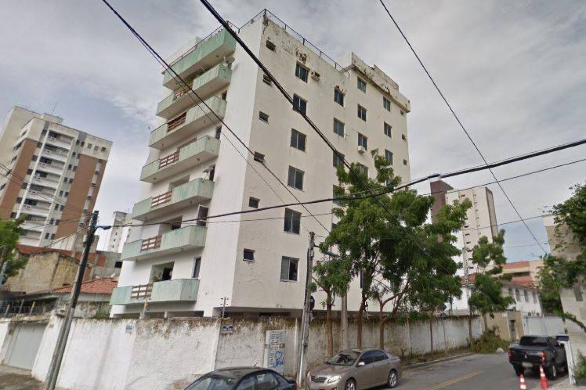 [Sobe para 6 o número de mortos em desabamento de prédio em Fortaleza]