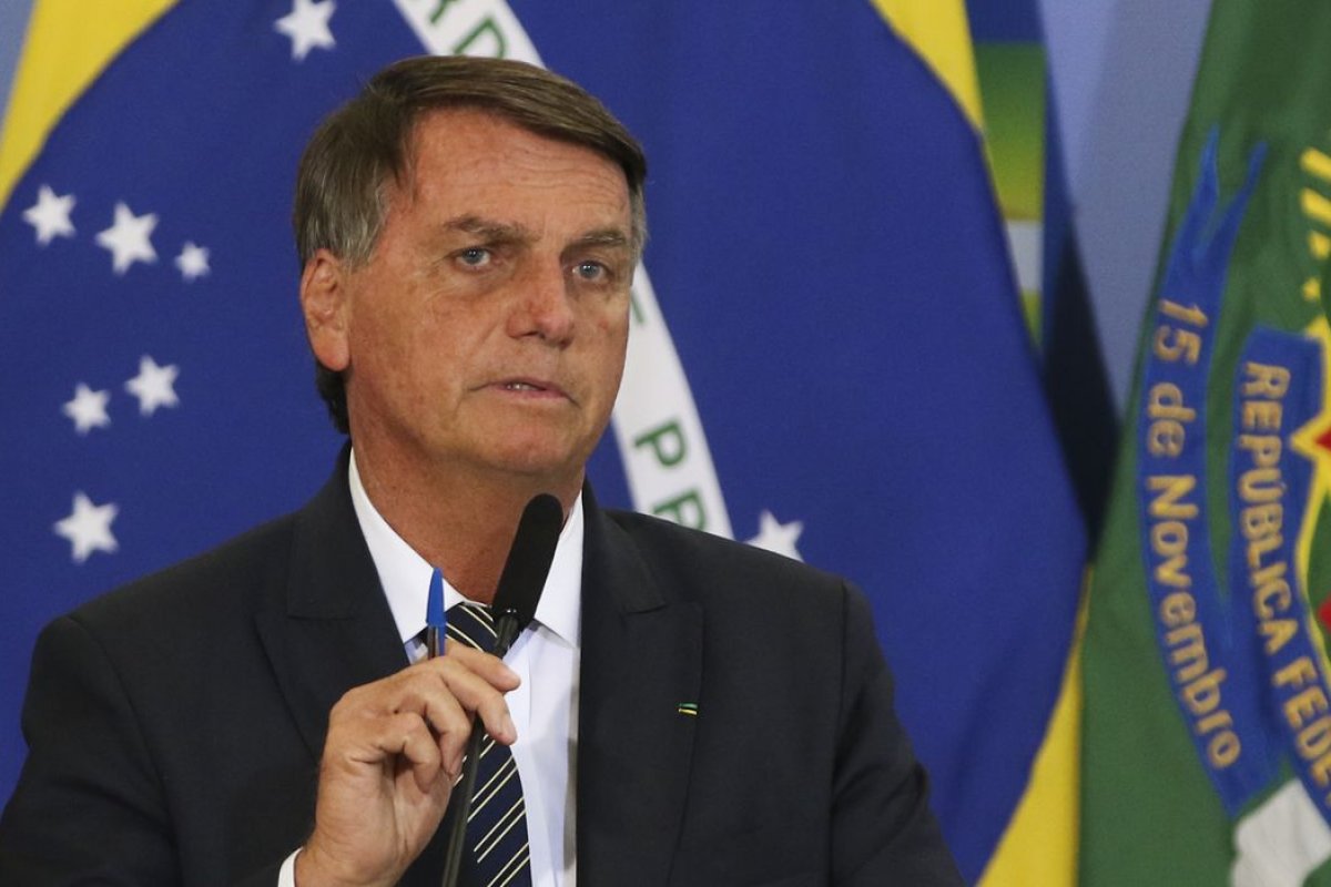 [Acordo entre WhatsApp e TSE 'é inaceitável e não será cumprido', diz Bolsonaro]
