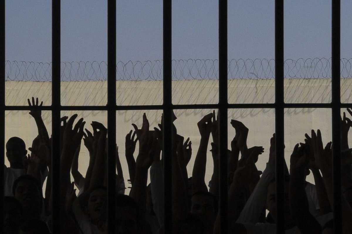 [Brasil investe mais no sistema prisional do que na educação básica]