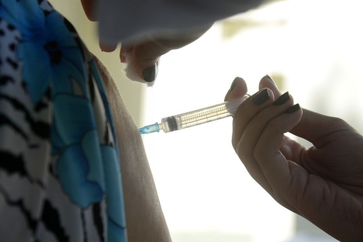 [Brasil amplia campanha de vacinação contra a gripe]