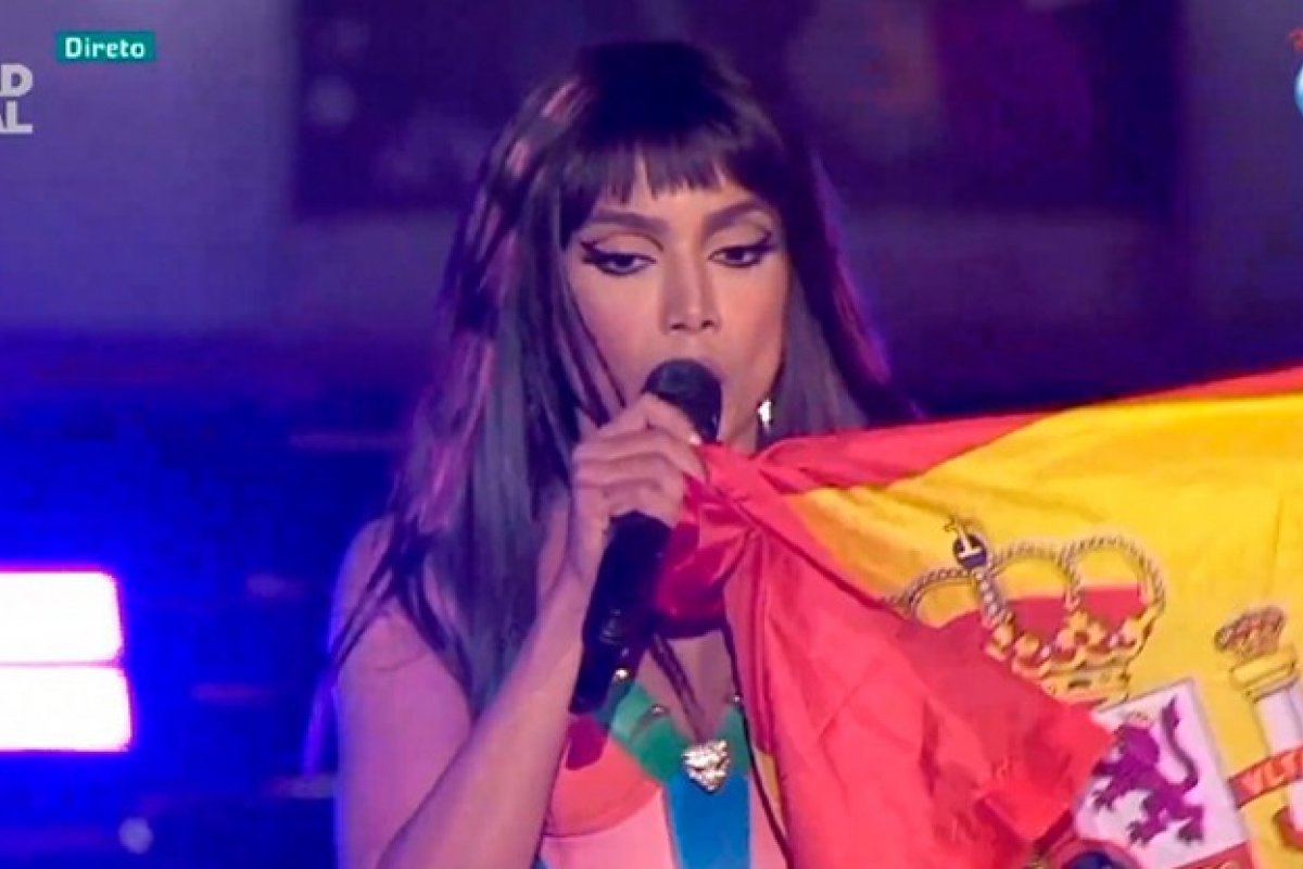 [Vídeo: Anitta exibe bandeira da Espanha no Rock in Rio Lisboa e gera ‘atrito’ entre fãs]
