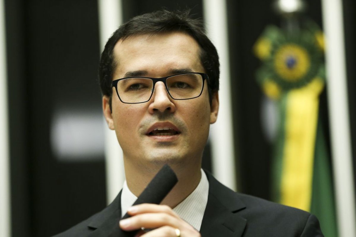 [Dallagnol declara apoio a Bolsonaro em eventual 2º turno contra Lula]
