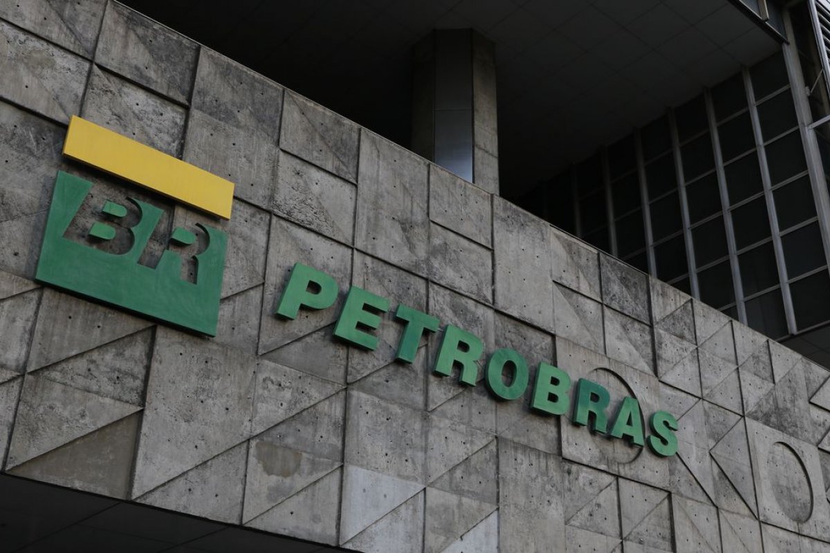 [Bolsonaro acredita que Caio Paes de Andrade dará 'nova dinâmica' à Petrobras]