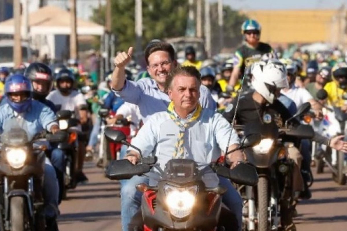 [Vídeo: Bolsonaro realiza motociata ao lado de Roma em Feira de Santana]