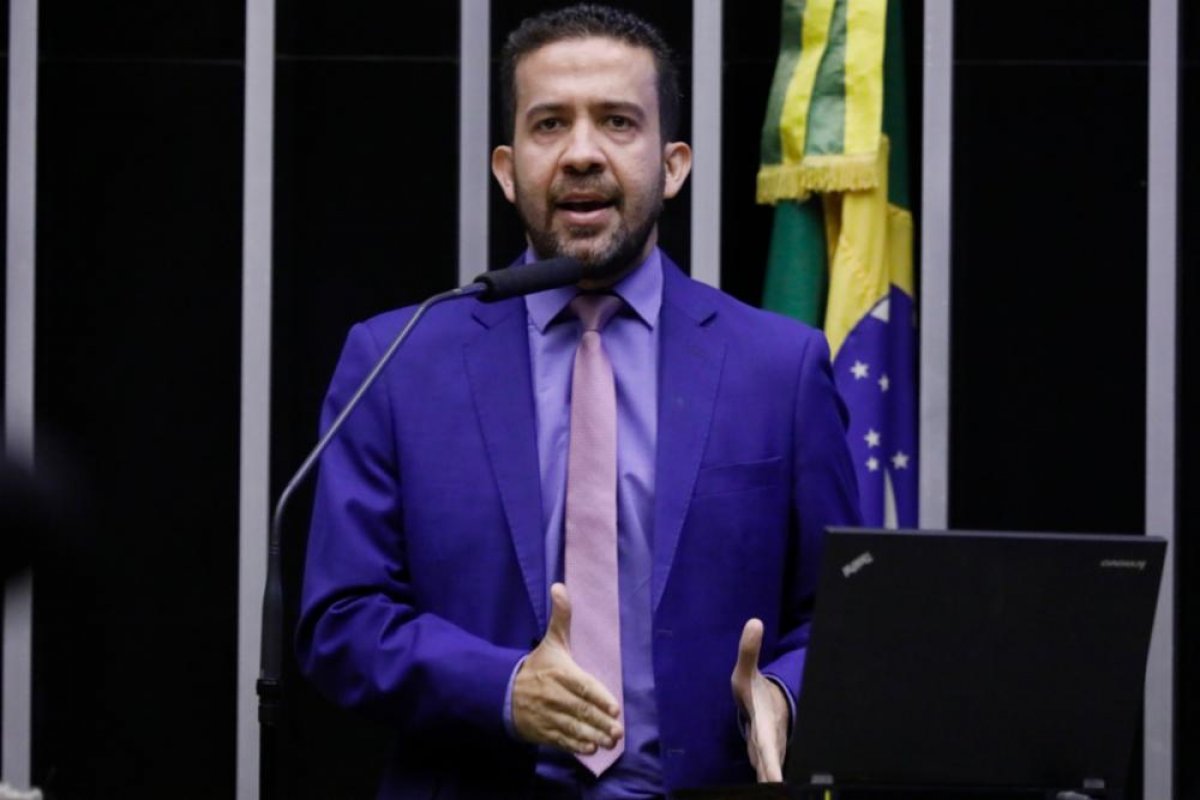 [Lula e Janones se encontram hoje para discutir possibilidade de apoio a candidatura do petista]