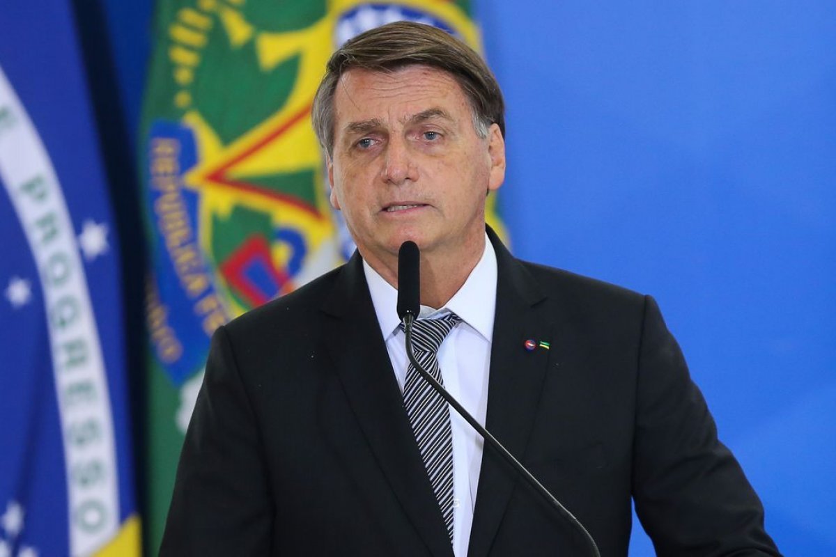 [Através das Forças Armadas, Bolsonaro diz que quer impor 