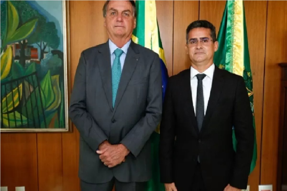 [David Almeida, prefeito de Manaus, decide apoiar Bolsonaro no segundo turno]