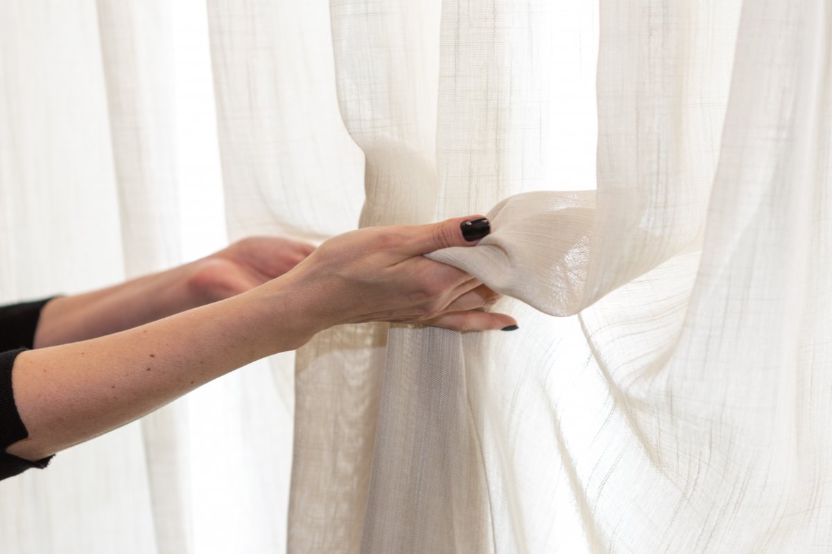 [4 dicas de como escolher a cortina ideal para garantir acolhimento e estilo! ]