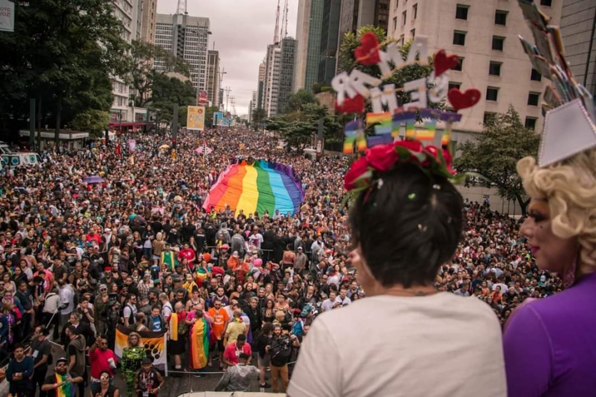 [Levantamento aponta que 12% brasileiros entrevistados se definem como LGBT+]
