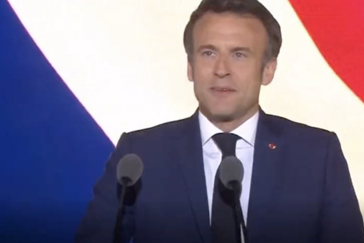 [Em conferência climática da ONU, Macron afirma que guerra não impedirá transição energética da União Europeia]