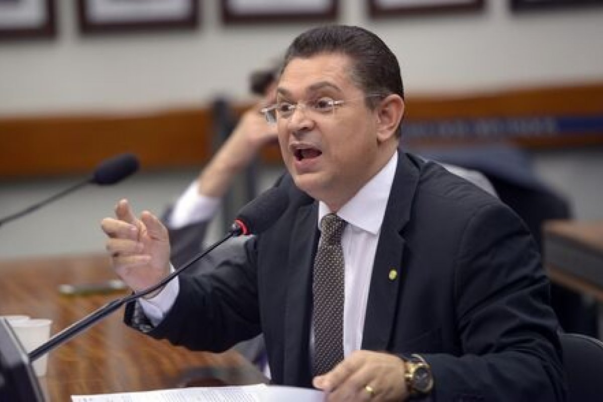 [Presidente da Frente Parlamentar Evangélica recusa iniciar diálogo com Lula]