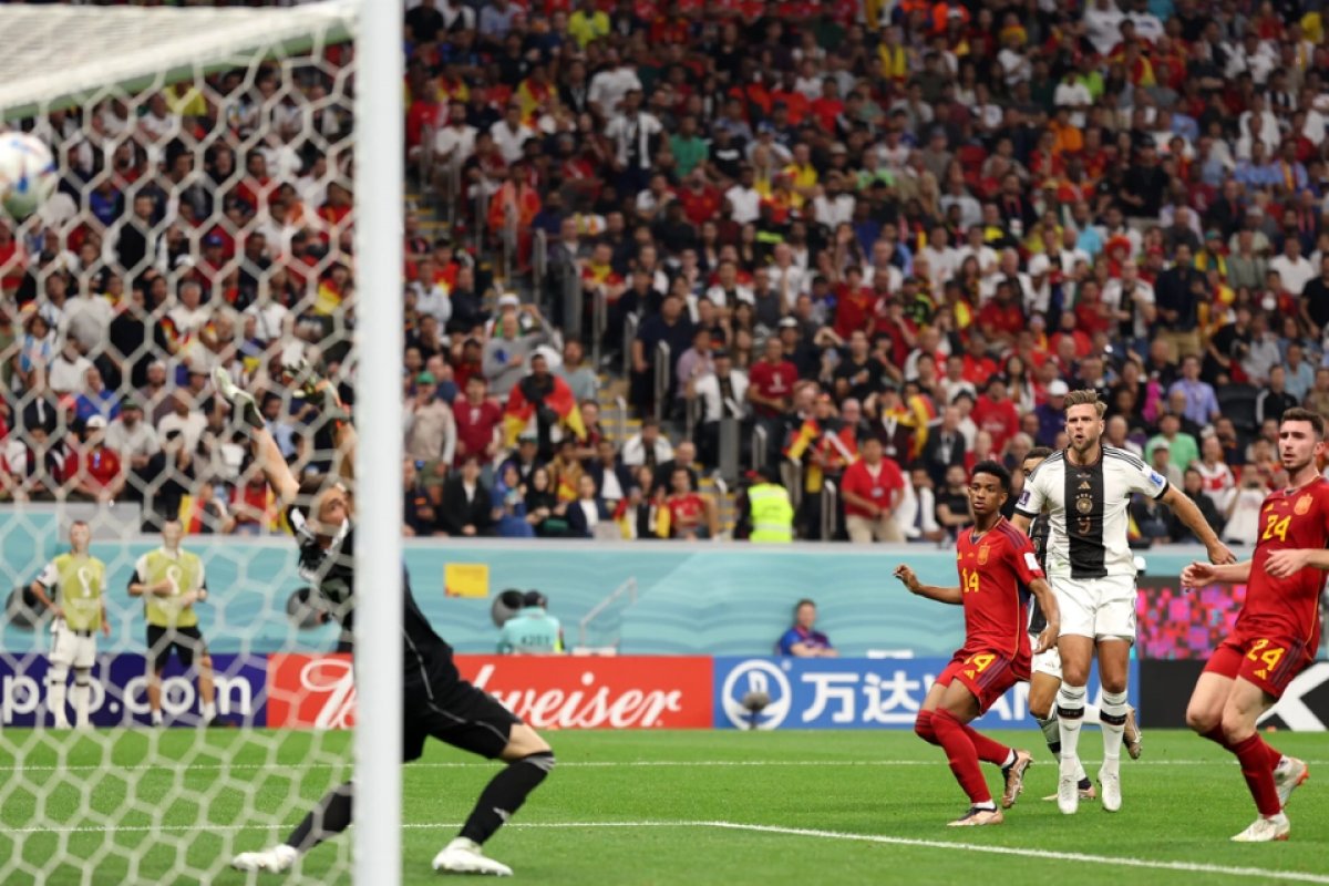 [Copa do Mundo: Alemanha e Espanha empatam em 1 a 1 ]