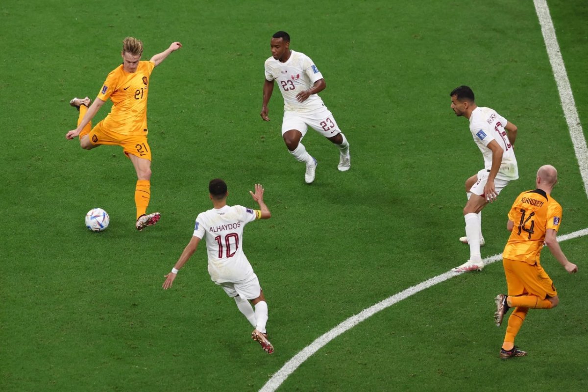 [Copa do mundo: Holanda vence Catar por 2 a 0; país-sede está fora da competição]
