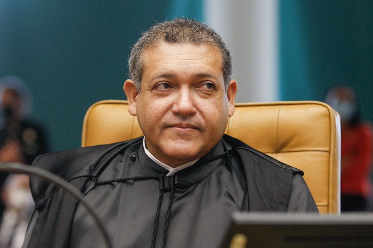 [Nunes Marques envia pedido de Bolsonaro à PGR para investigar Gleisi e Lula ]