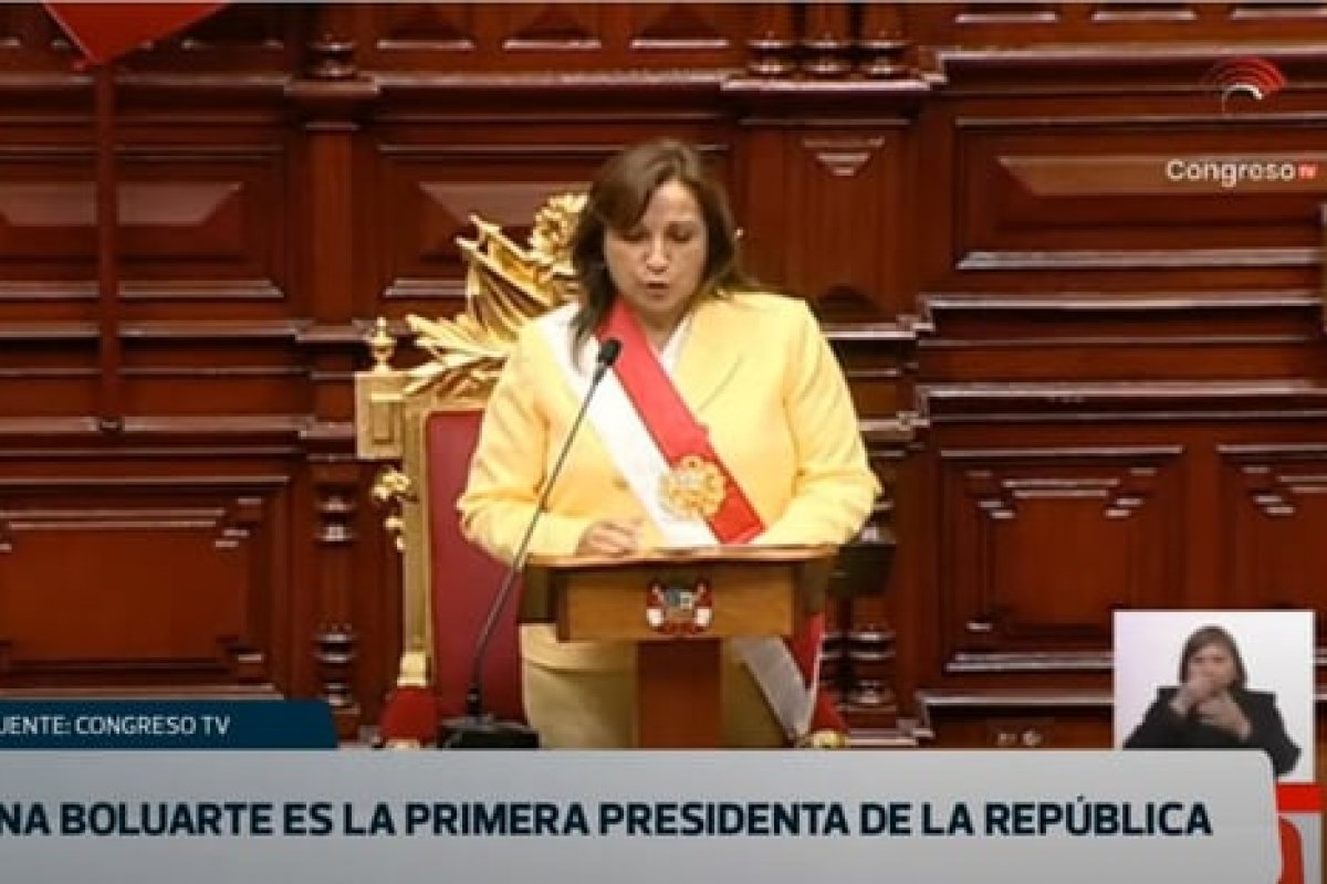 [Nova presidente é empossada no Congresso do Peru]