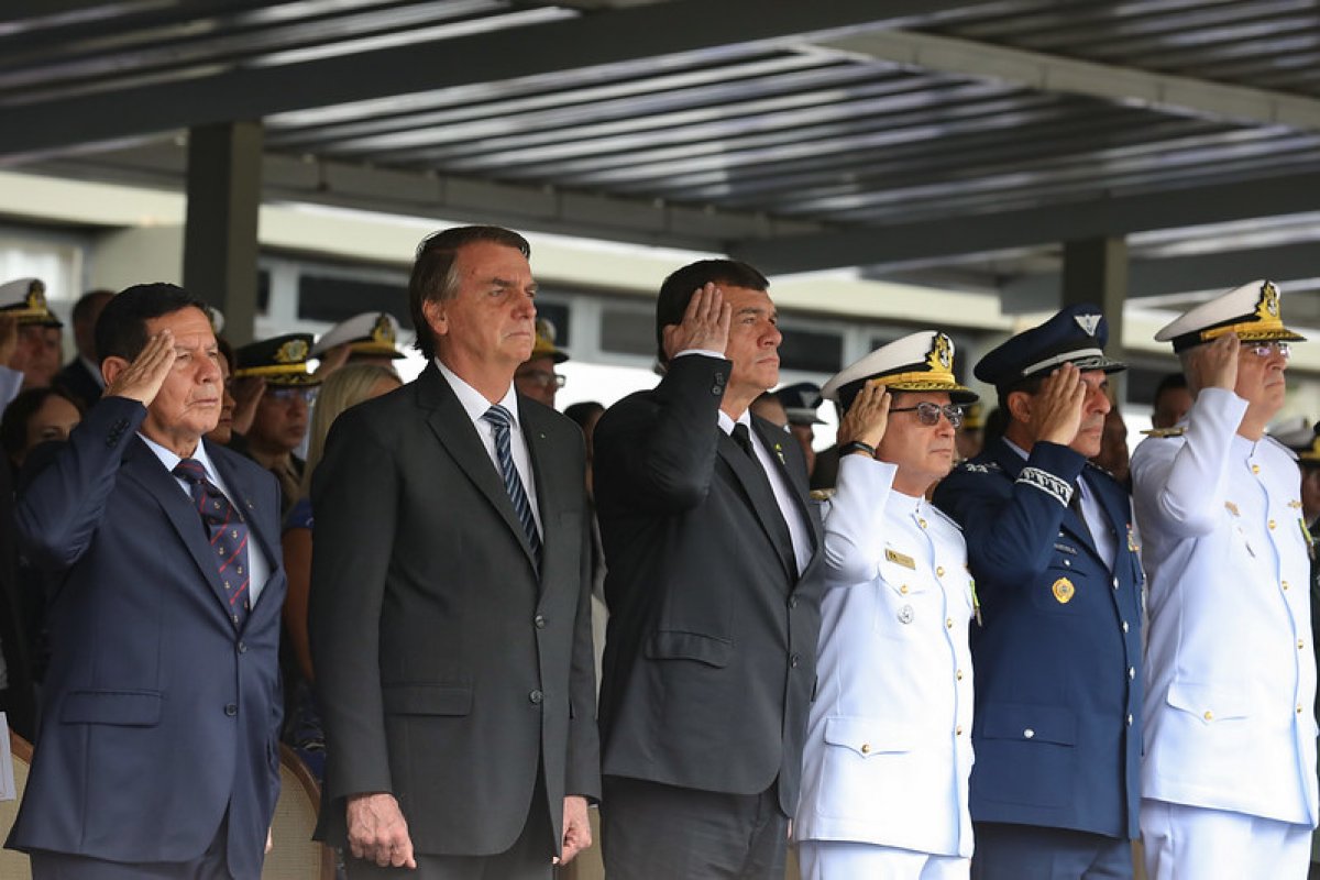 [Bolsonaro diz que Brasil confia na atuação das Forças Armadas]