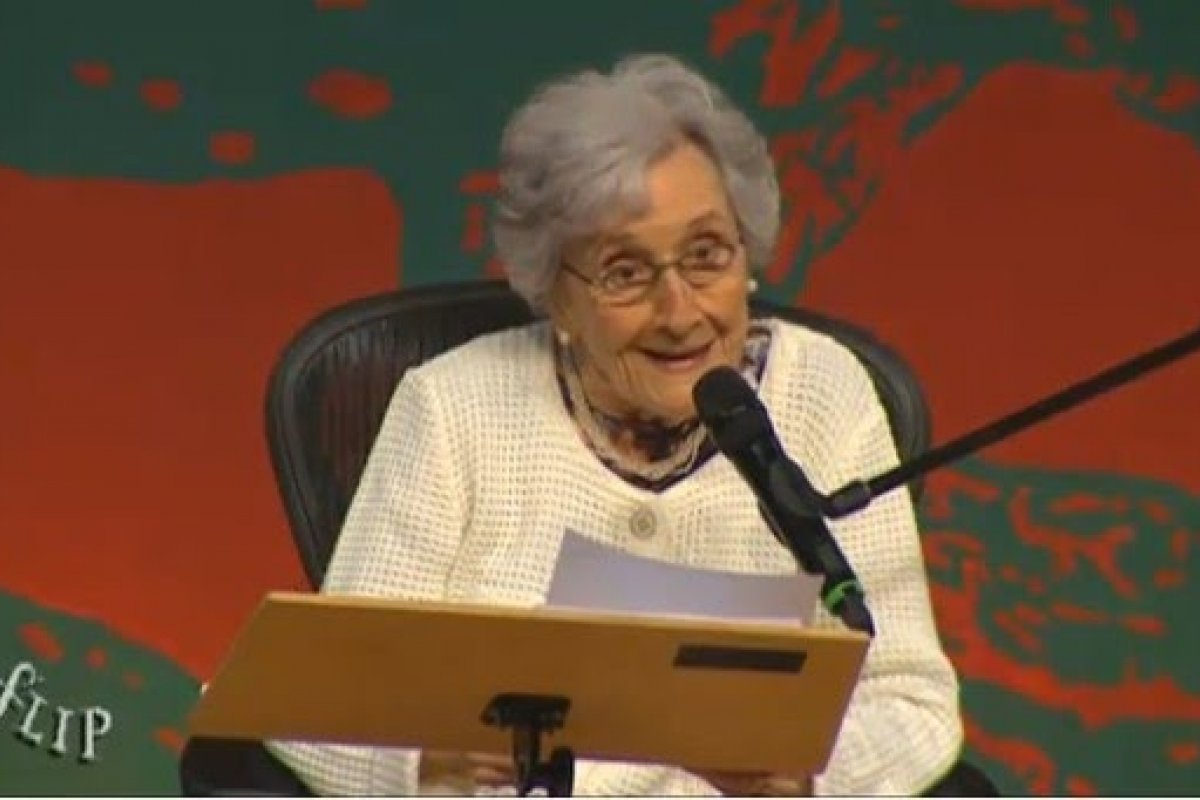 [Morre aos 106 anos, a escritora Cleonice Berardinelli, membro da ABL]