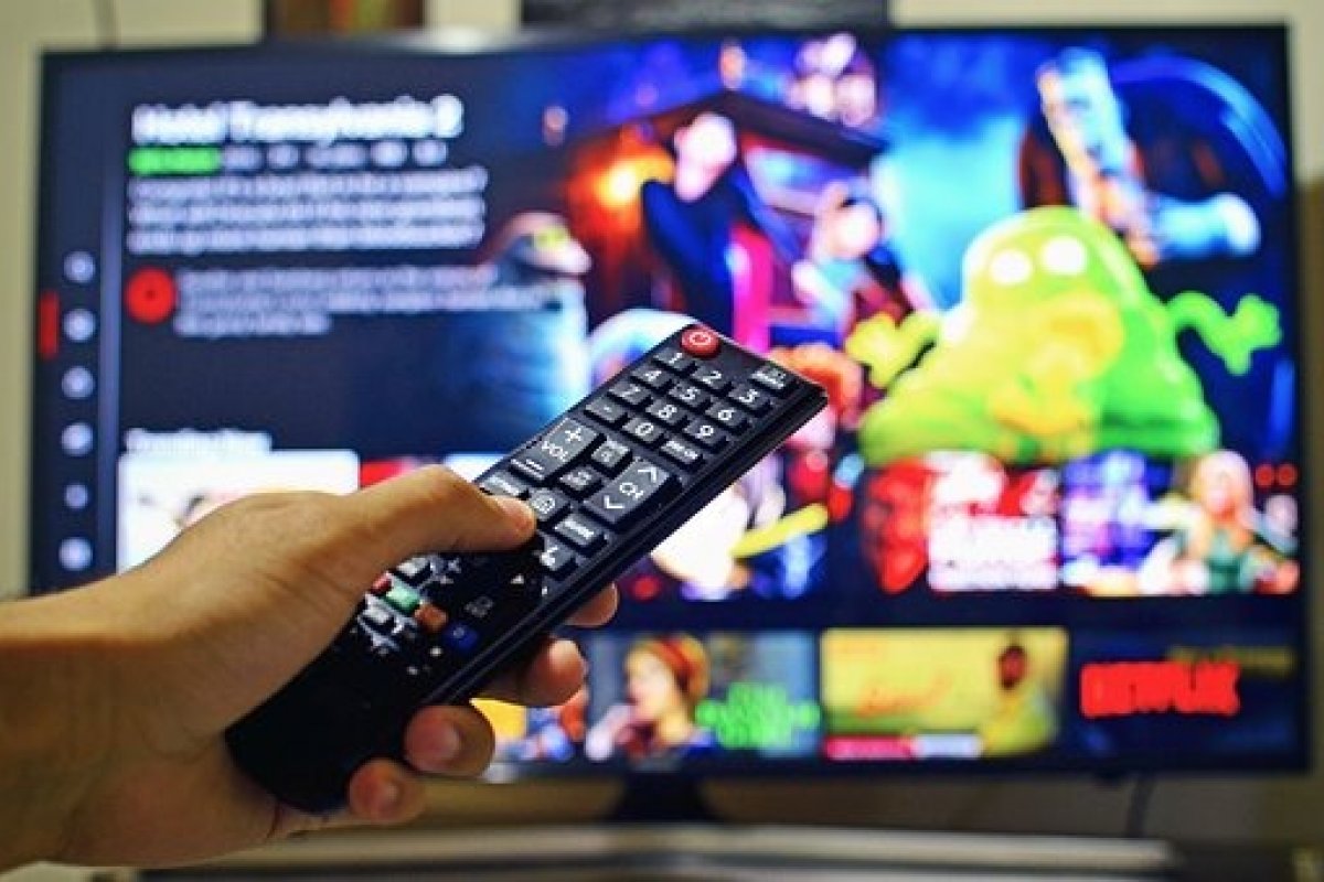 [Jovens de até 24 anos veem 7 vezes menos TV aberta do que idosos, diz estudo ]