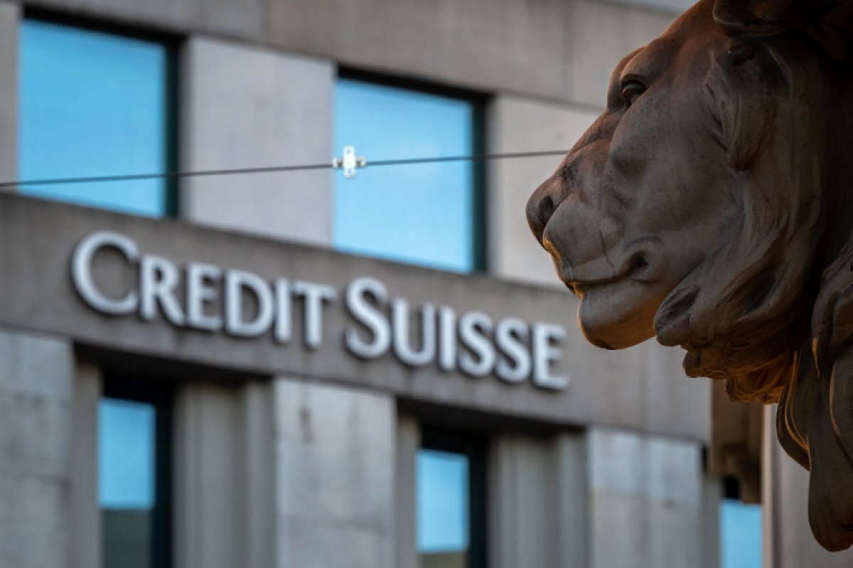 [Banco Nacional da Suíça oferece empréstimo de até 50 bilhões para o Credit Suisse ]