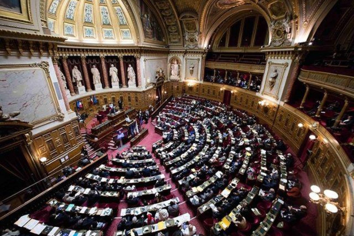[Senado na França aprova reforma da Previdência e idade para se aposentar aumenta ]