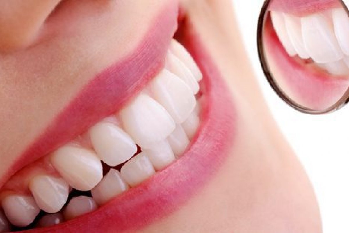 [Sorriso dos famosos: saiba os benefícios da harmonização dental! ]
