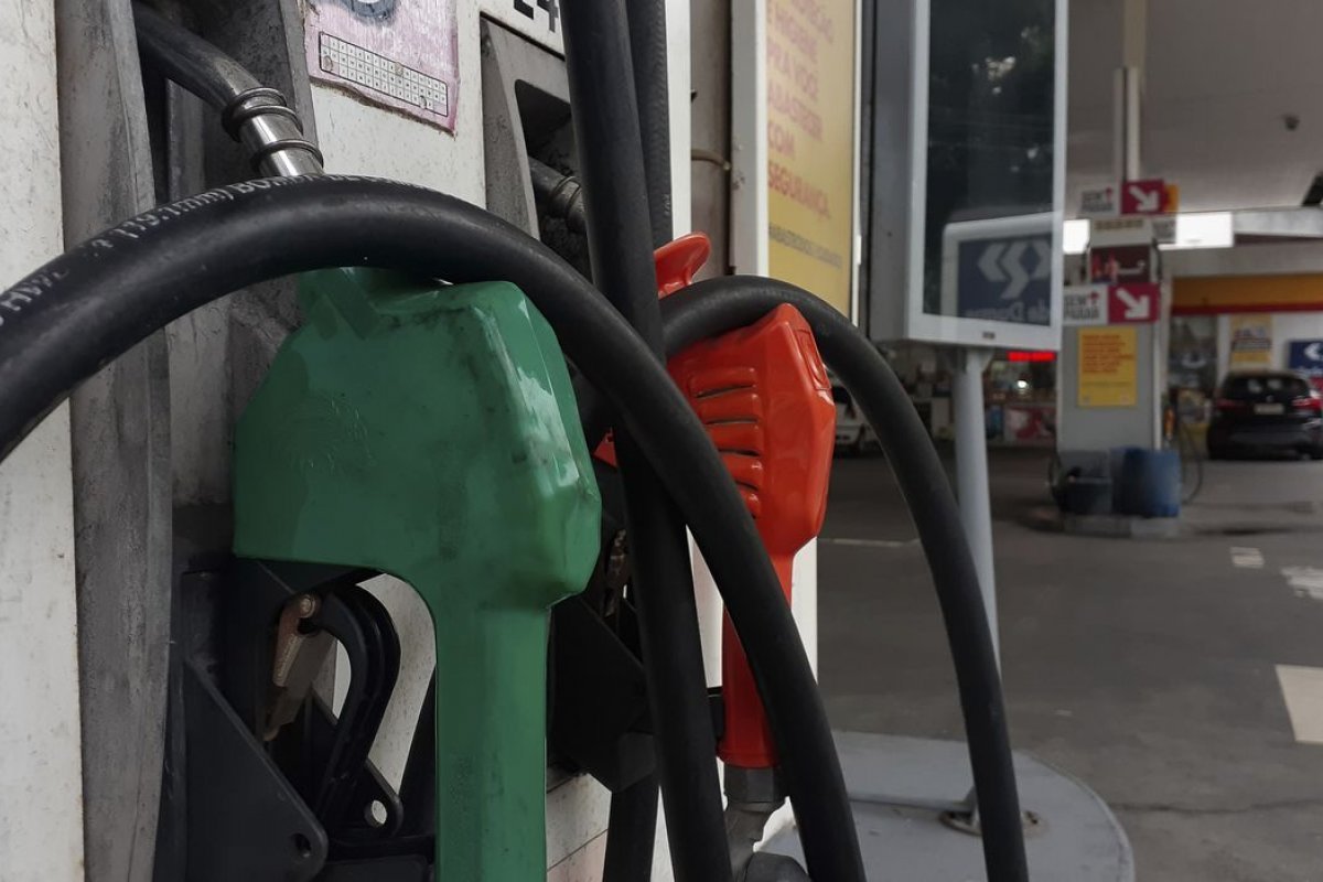 [Preços da gasolina, diesel e etanol caem cerca de 0,5% nos postos nesta semana, aponta ANP ]