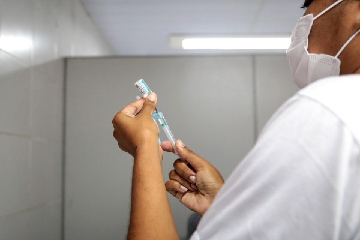[Salvador começa a aplicar vacina bivalente em profissionais da saúde nesta segunda (20)]