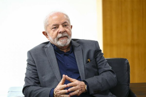 [Deputados de partidos da base de Lula assinam pedido de impeachment contra o presidente ]