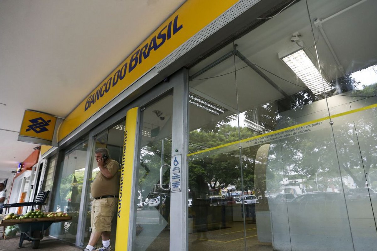 [Quatro dos principais bancos do Brasil aderem ao programa Desenrola Brasil]