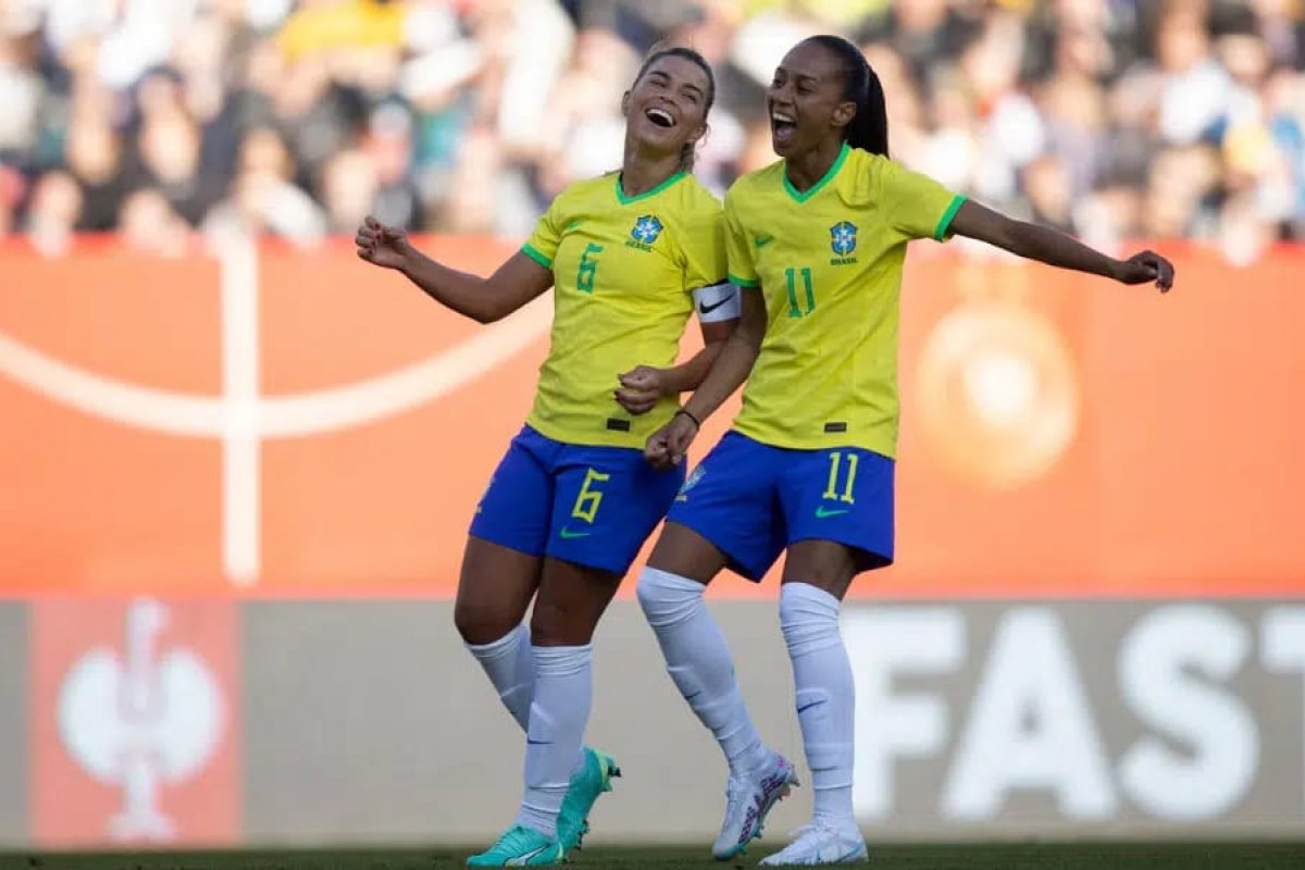 [Brasil sobe no ranking feminino da Fifa e passa a ocupar 8° lugar ]