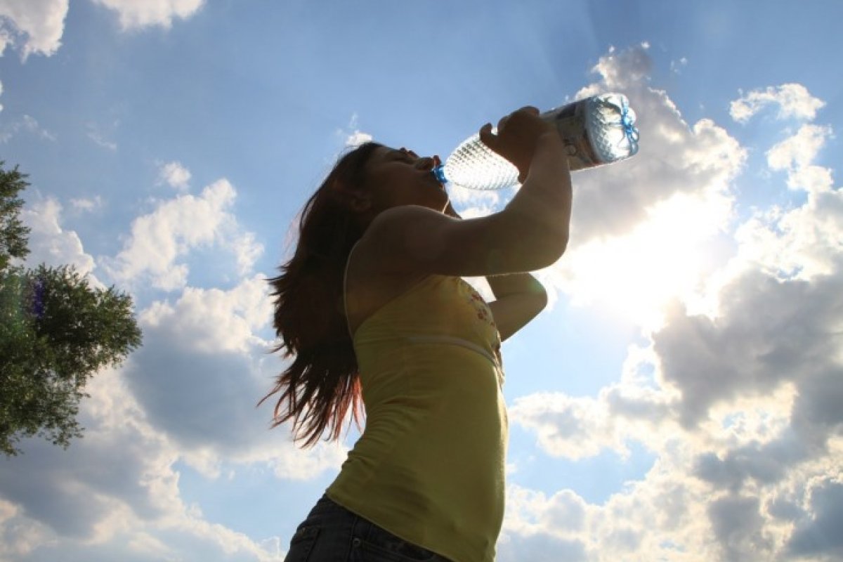 [Hidratação adequada: quantos litros de água devemos beber por dia?]