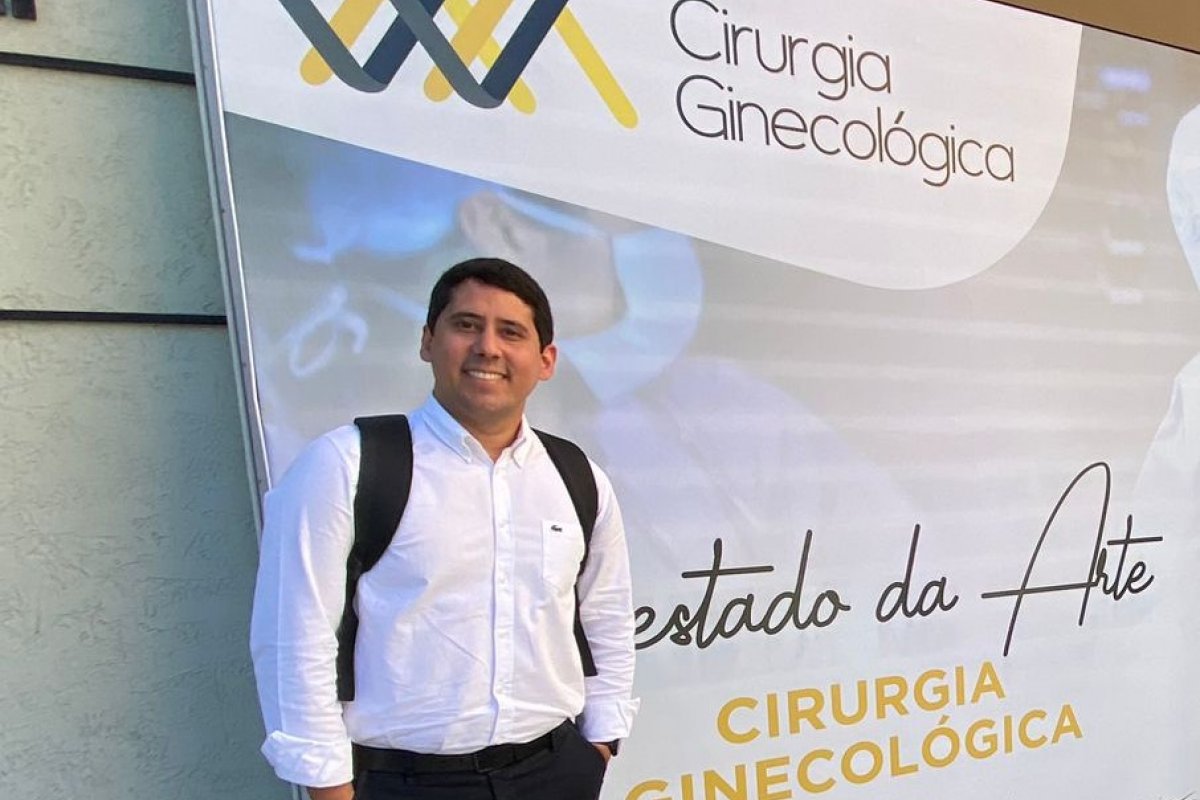 [Ginecologista Alexandre Amaral ministrou curso em Curitiba e palestra sobre endometriose na capital baiana! ]