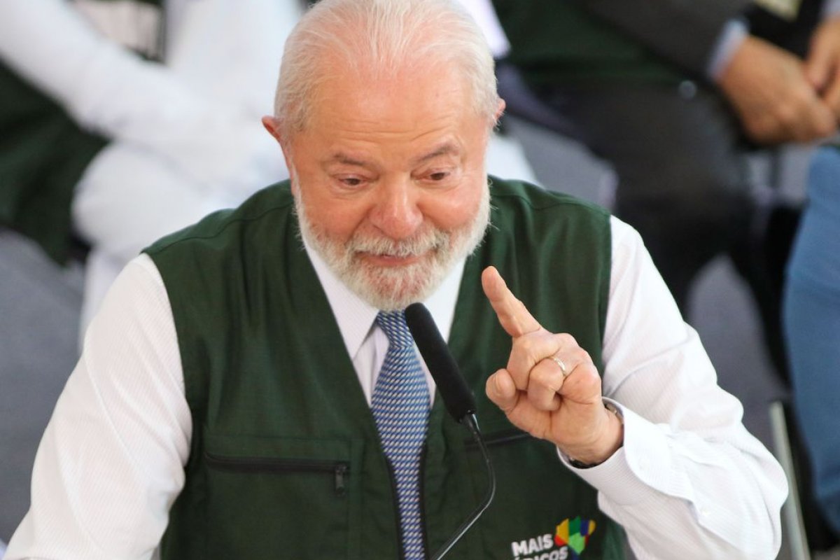 [Lula faz críticas aos gastos com guerra na Ucrânia e diz que as sanções impostas penalizam os mais vulneráveis]