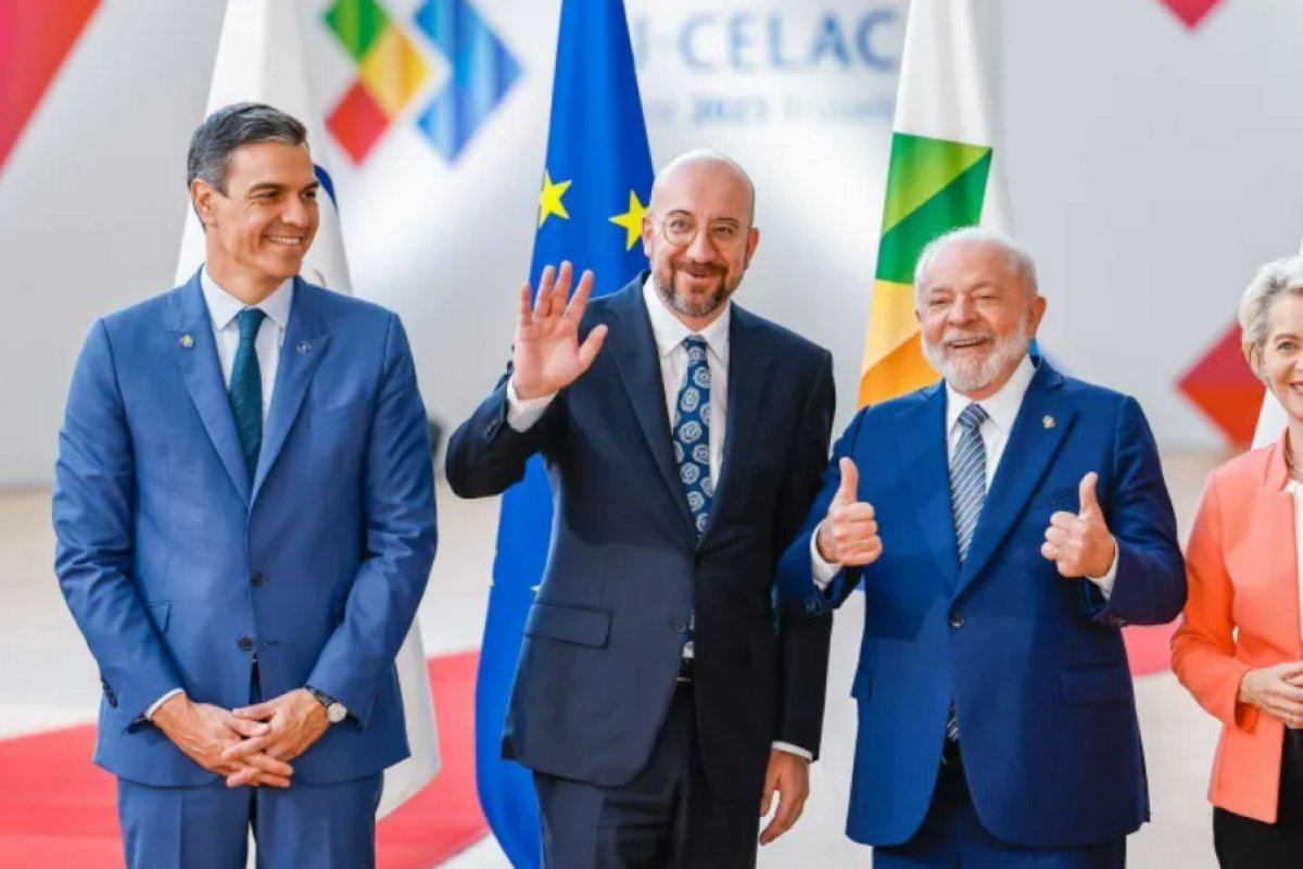 [Lula participa de encontro dos países da América Latina e Caribe com a UE nesta terça-feira (18)]