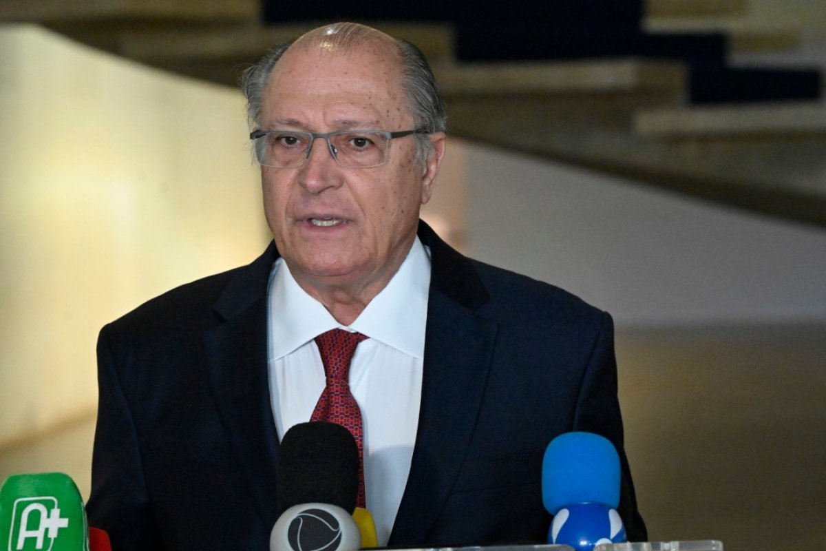 [Alckmin volta a defender recuo da Selic e diz que taxa a 13,75% é 'escandaloso']
