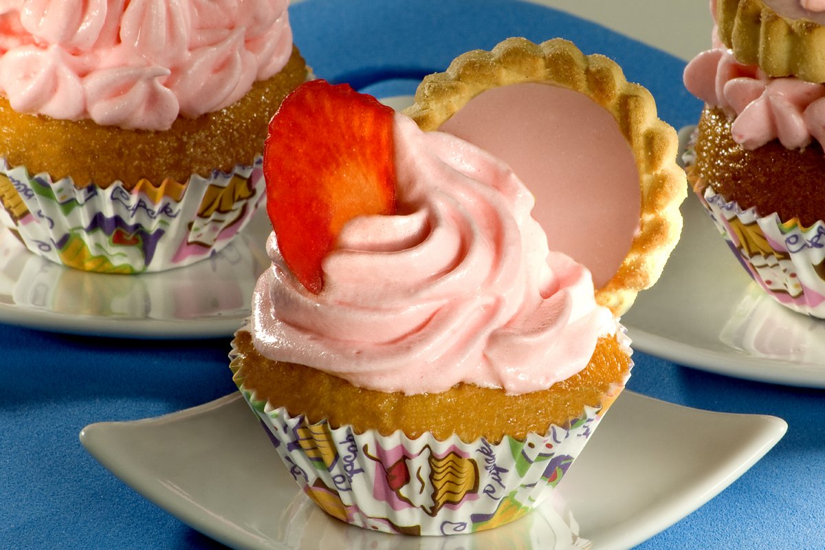 [Fim de semana rosa: veja como fazer Cupcake de Morango com Marshmallow e Gateau de Ricota com Tortinhas! ]