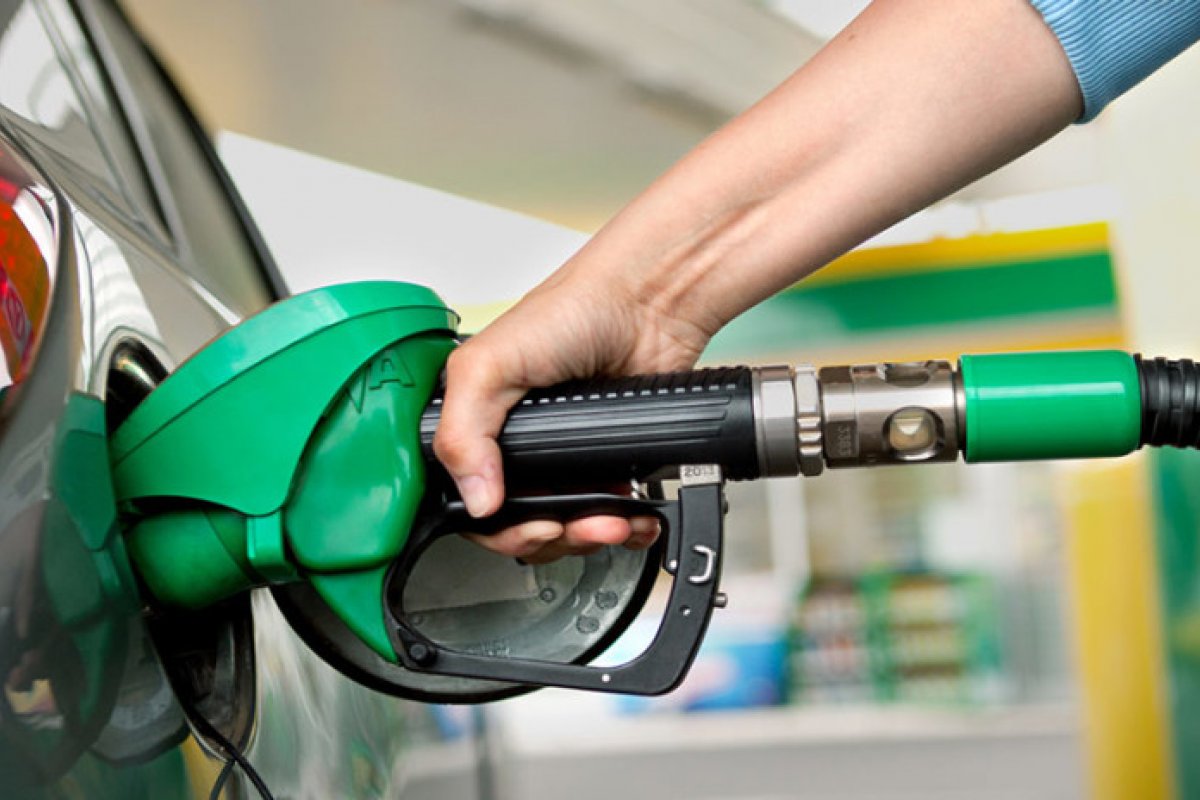 [Preço da gasolina diminui em 3% nas refinarias]