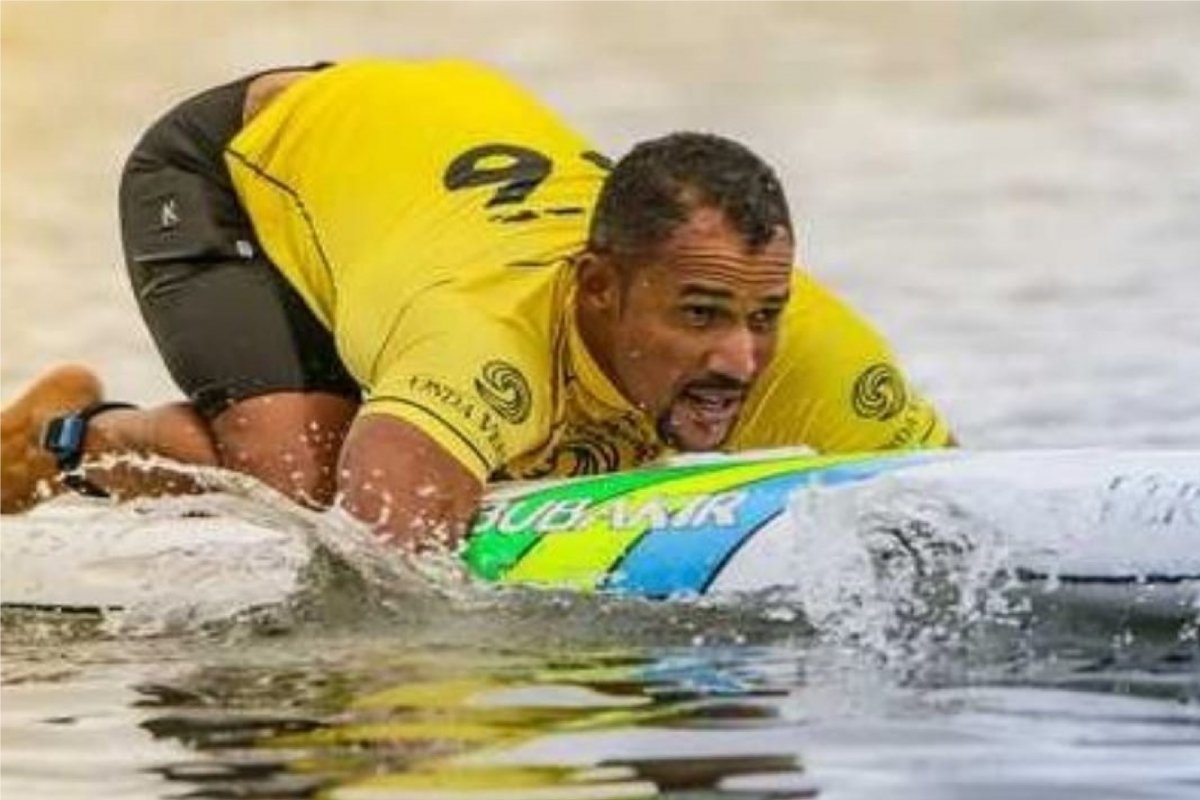 [Surfista baiano Jader Andrade representará o estado na França em competição de paddleboard]