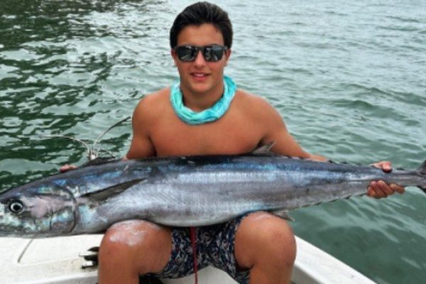 [Filho de Ivete Sangalo e Daniel Cady mostra pescaria na Baía de Todos-os-Santos! ]