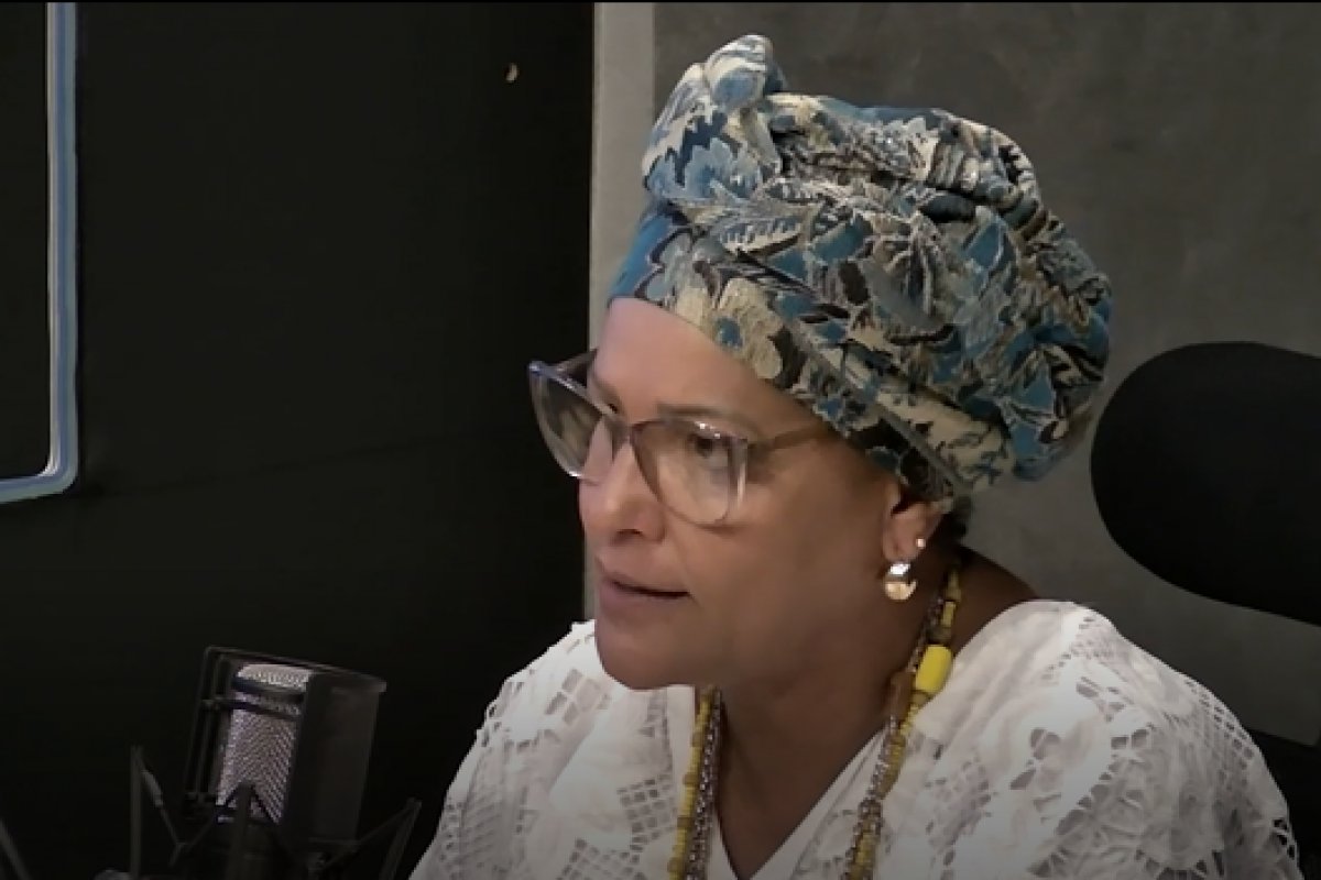 [Vídeo: Mãe Rose de Oxum fala sobre importância do jogo de búzios]