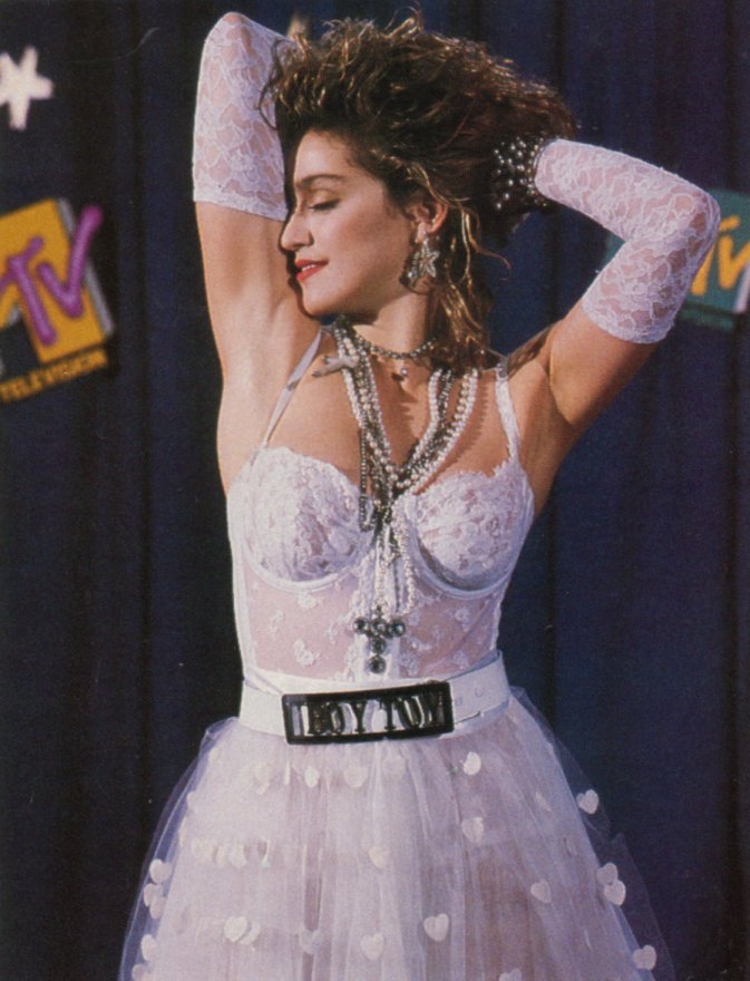 Madonna em sua primeira apresentação na tv. Imagem: Reprodução MTV 