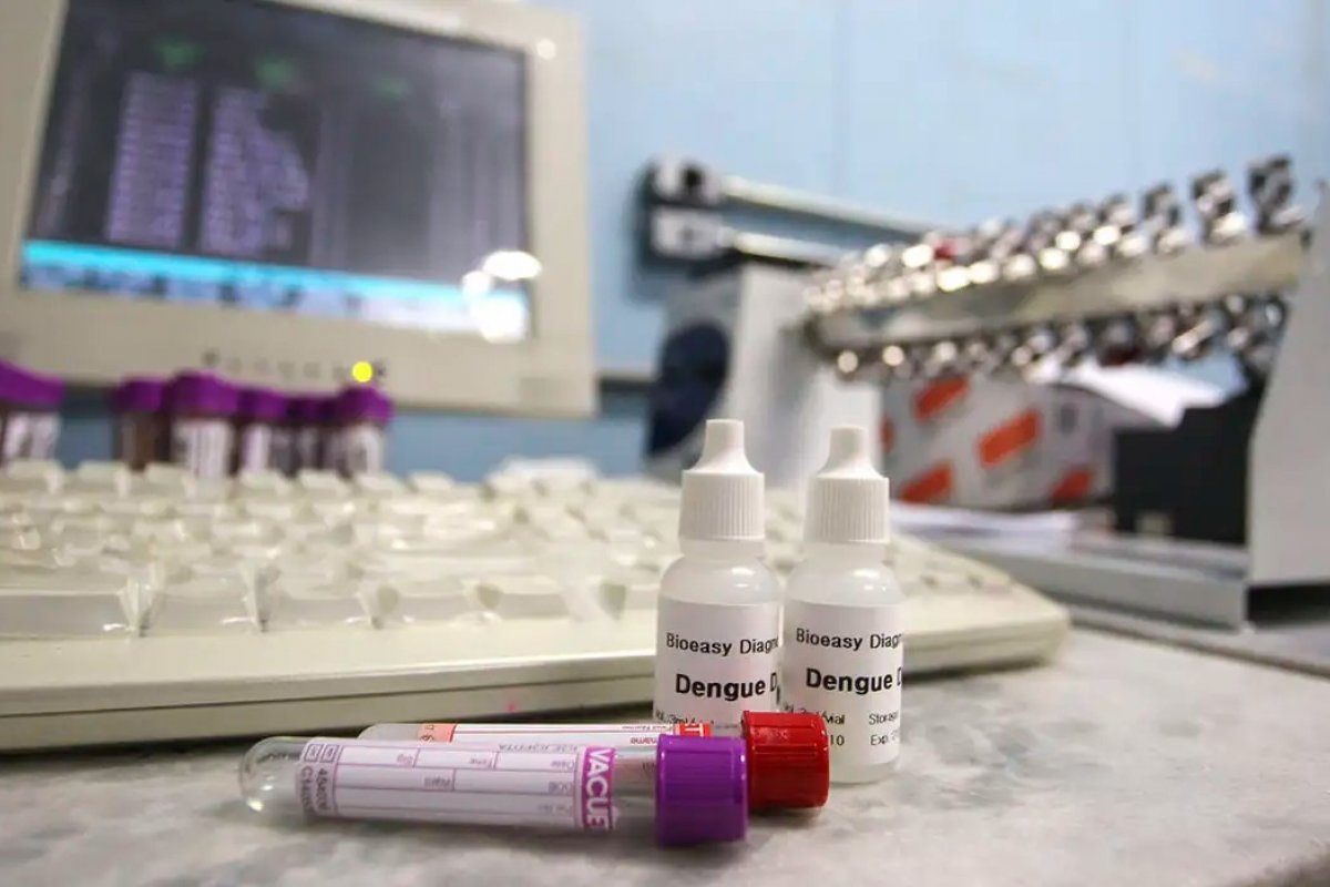 [Dengue: farmácias registram alta de 2.000% na procura por testes da doença]