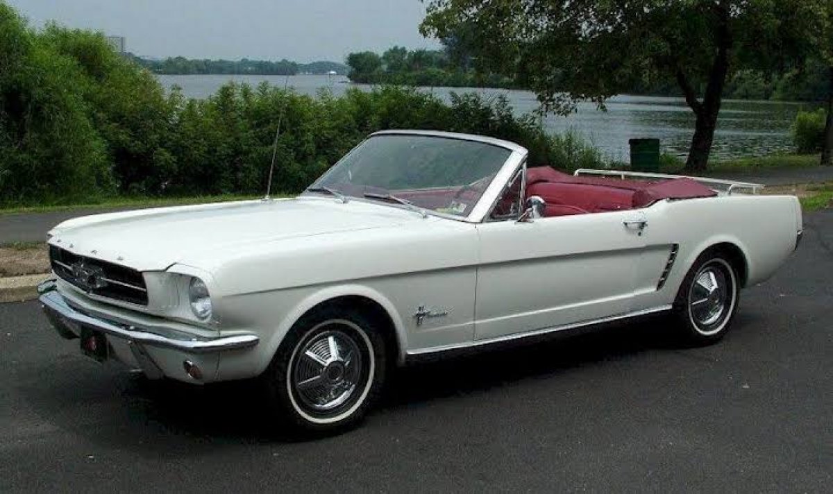 [Ford apresenta versão comemorativa de 60 anos do Mustang ]