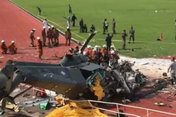 [Vídeo: dois helicópteros colidem e deixam 10 mortos na Malásia]