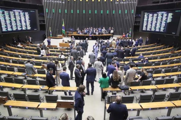 [Deputados e senadores fazem sessão conjunta para analisar vetos de Lula ]